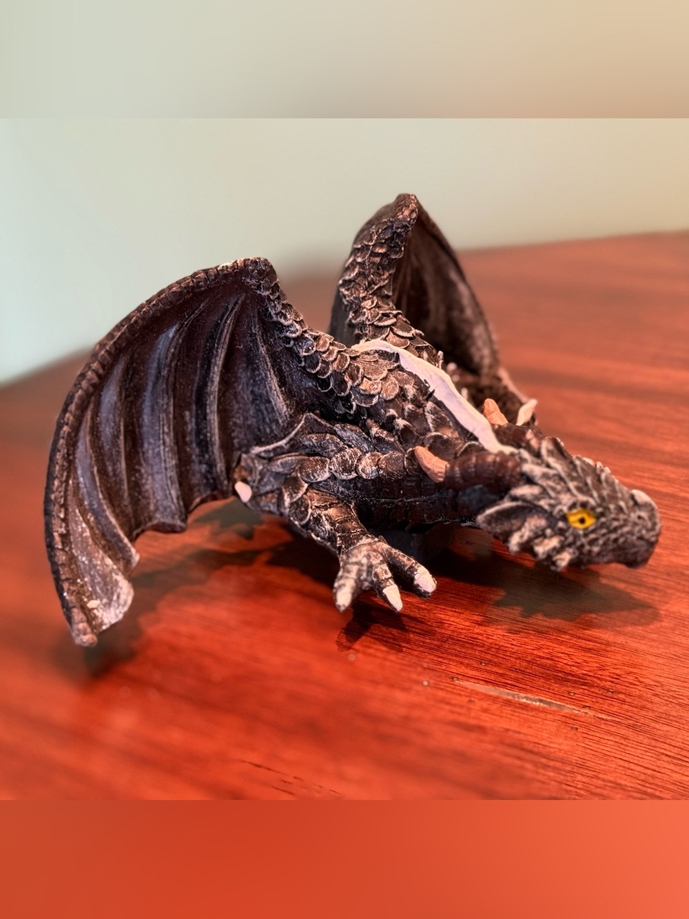Dragon Guardian Sitting Repose Resin Sculpture Home garden Decor 8x6x4
